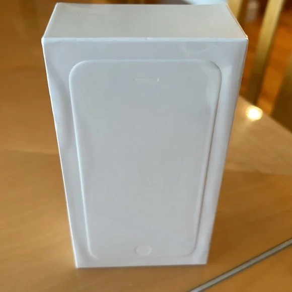 NWT NEW iPhone 6 Space Gray 128gb still in wrapping. - Picture 4 of 5